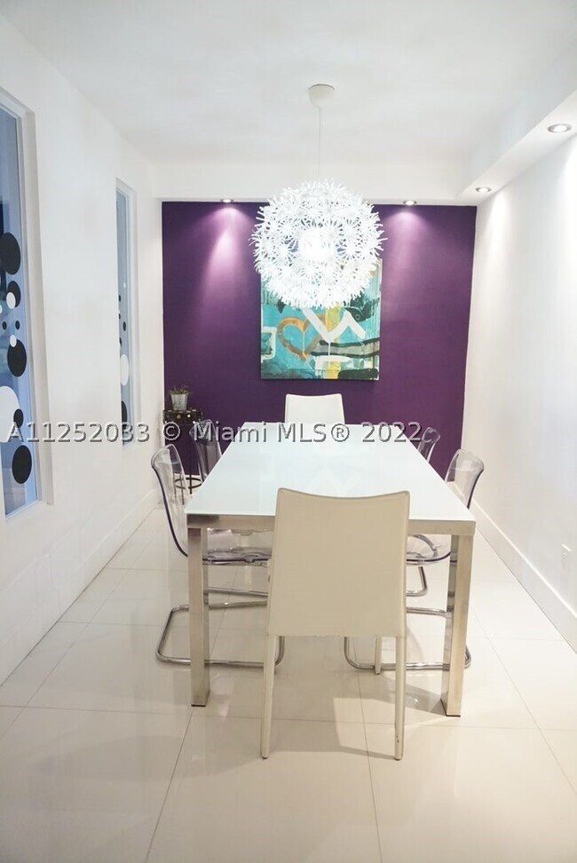 Building Photo - 5161 Collins Ave