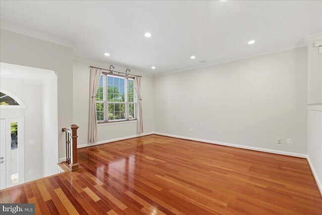 Foto del edificio - 1433 McLean Mews Ct