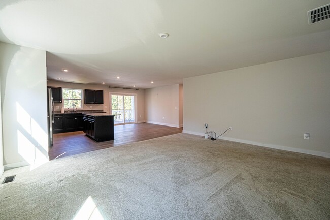 Building Photo - Wonderful Rental in Village Oaks Community