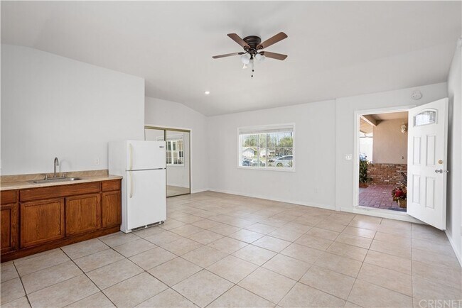 Foto del edificio - 24126 Kittridge St