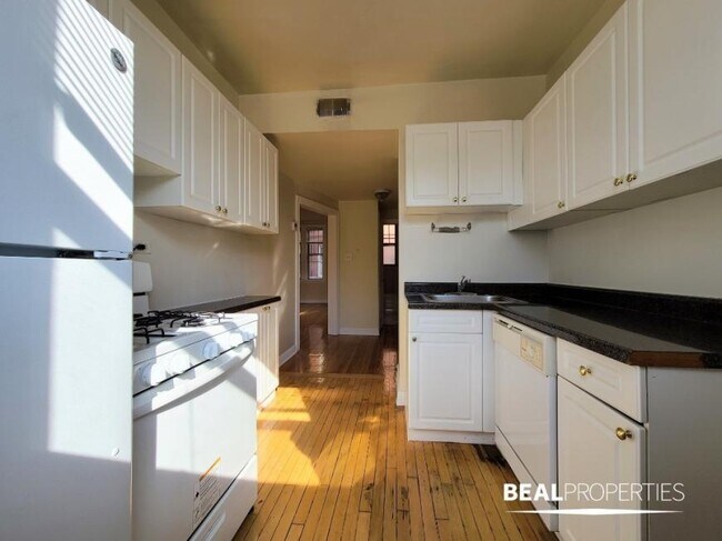 Foto del edificio - 2 bedroom in CHICAGO IL 60657