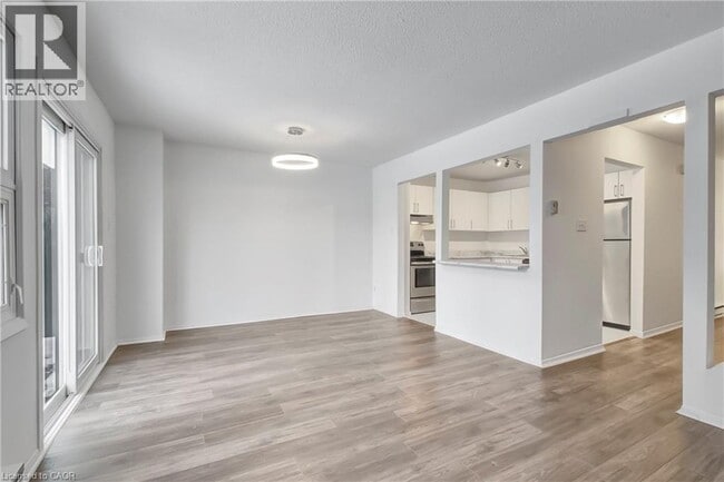 Building Photo - 6530 Glen Erin Dr