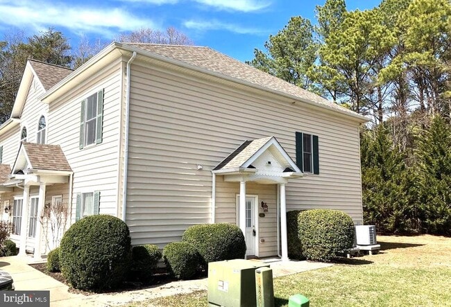 Building Photo - 22571 Chickadee Circle