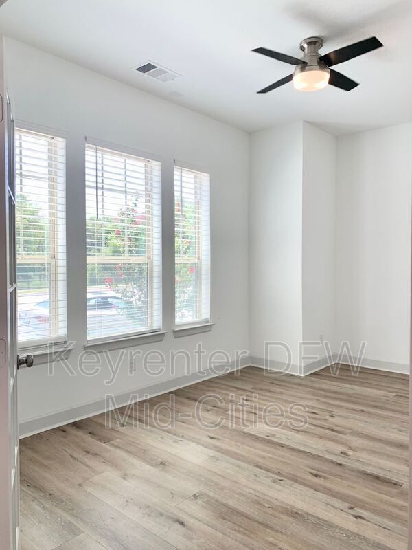 Building Photo - 653 Courtyard Ln