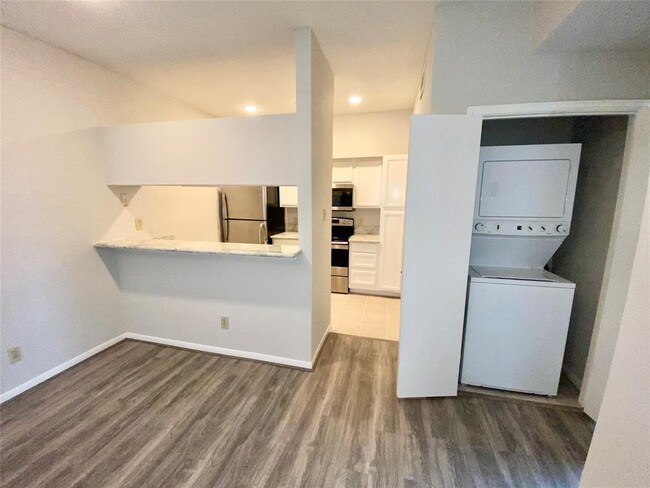 Building Photo - 2121 El Paseo St