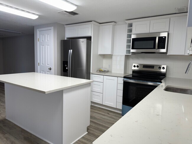 Foto del edificio - 400 W Texas Ave