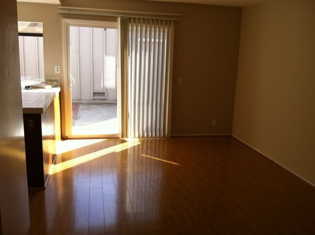 Building Photo - 321 Spinnaker Way