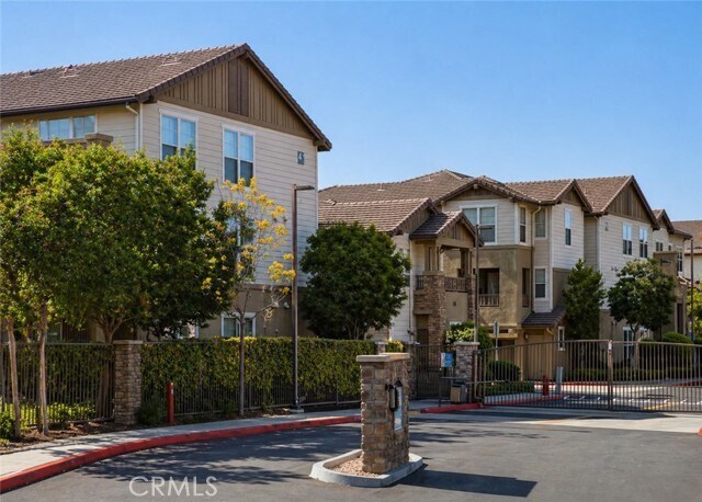 Foto del edificio - 203 N San Dimas Canyon Rd