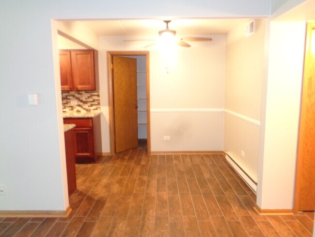 Building Photo - 10403 S Komensky Ave