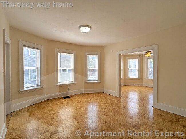 Building Photo - Everett 2 Bedroom