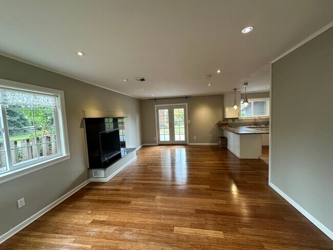 Building Photo - Application Pending - 3 Bedroom House For ...