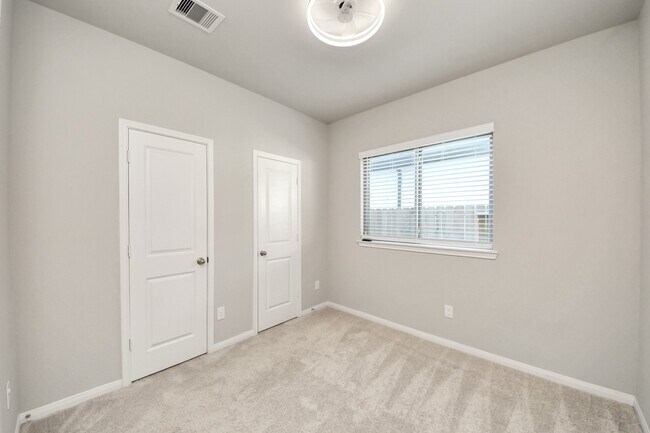 Foto del edificio - 1930 Waters Branch Dr