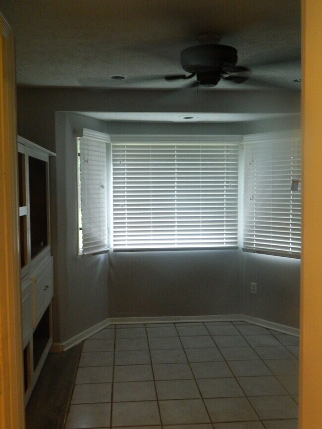Building Photo - 1BR/1BA home close to shopping and Fort Be...