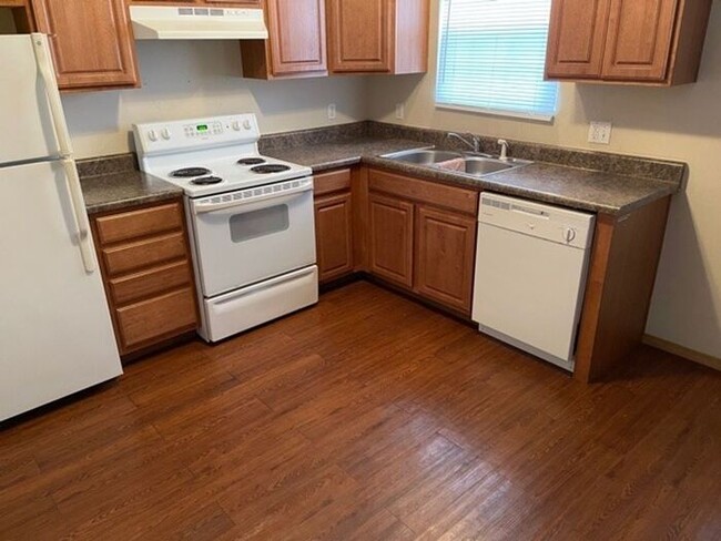 Building Photo - 311 Vista Ct