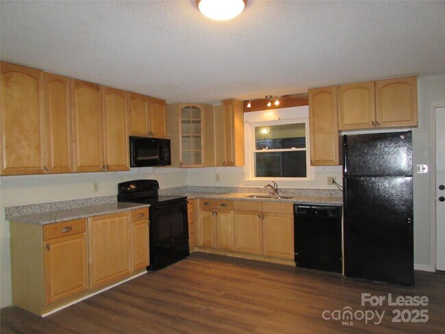 Foto del edificio - 131 Butterfield Cir