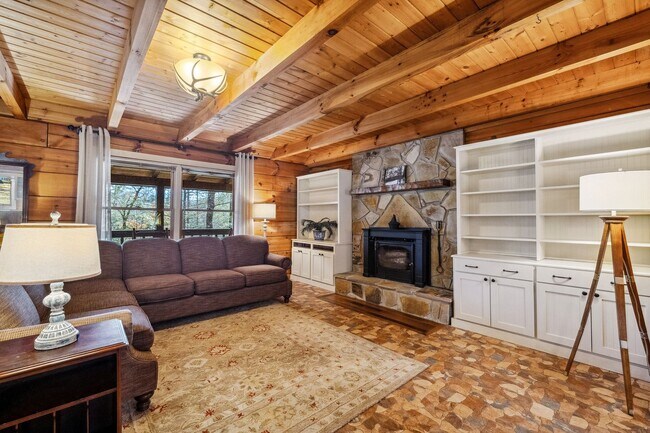 Building Photo - Sevierville 37862 -  3 bedroom, 2 bath apa...