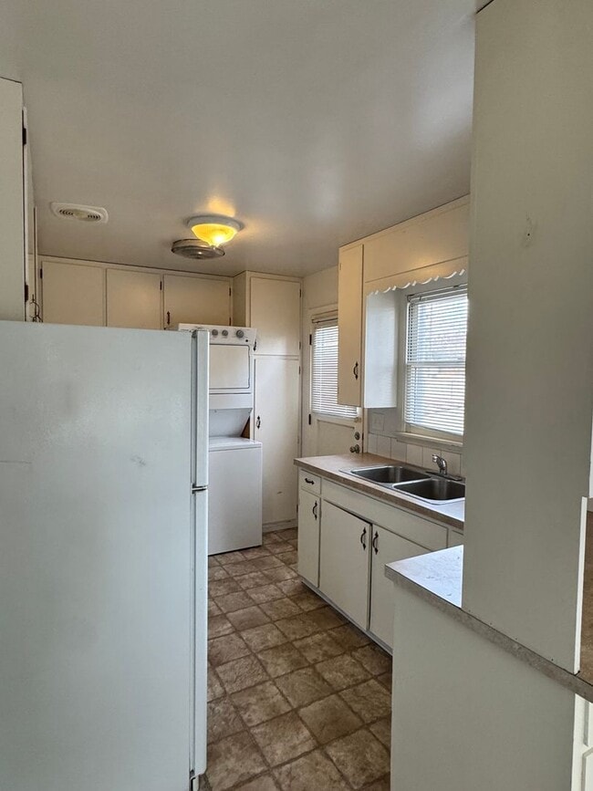 Foto del edificio - Near Franklin Park 2 br 1ba, stacked washer/dryer included.