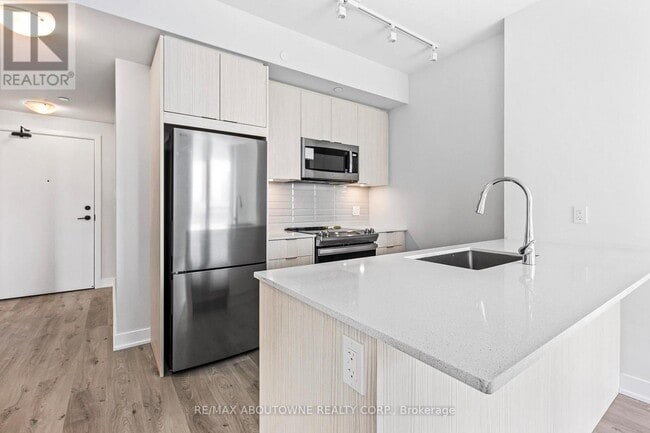 Photo du bâtiment - 430-1430 Square One Dr