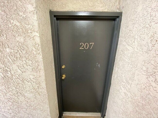 Foto del edificio - 3715 S Canfield Ave