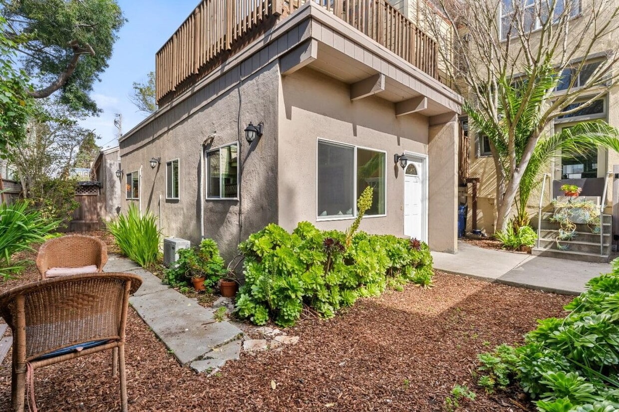 Primary Photo - "Charming 1-Bedroom Retreat with Granite Touches and Pool Access in Berkeley"