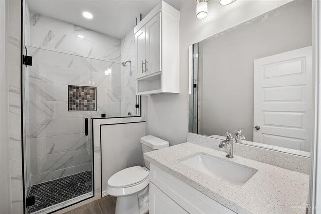 Foto del edificio - 845 Deluxe St