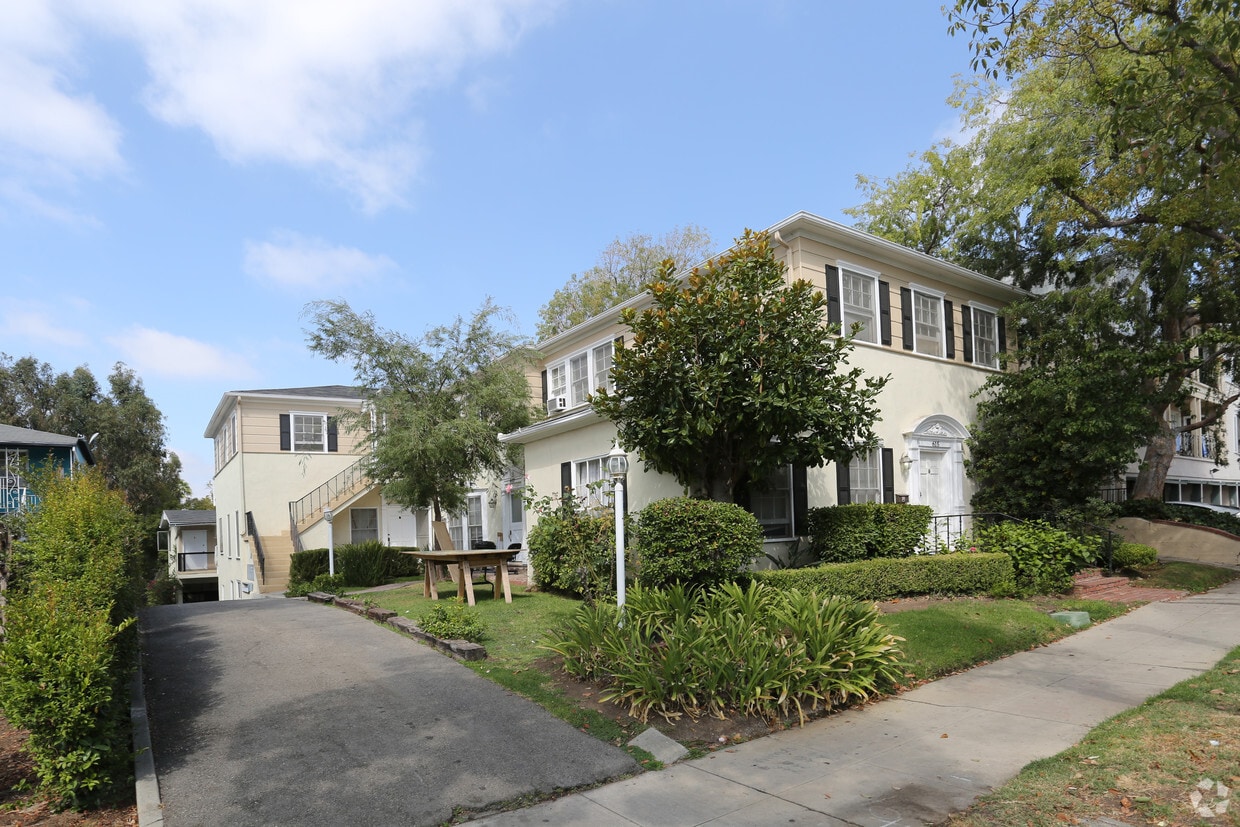 Primary Photo - 615-619 Midvale Ave