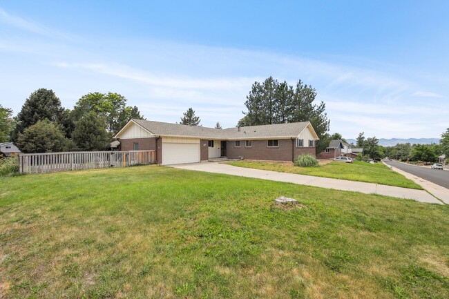 Building Photo - 994 E Costilla Ave