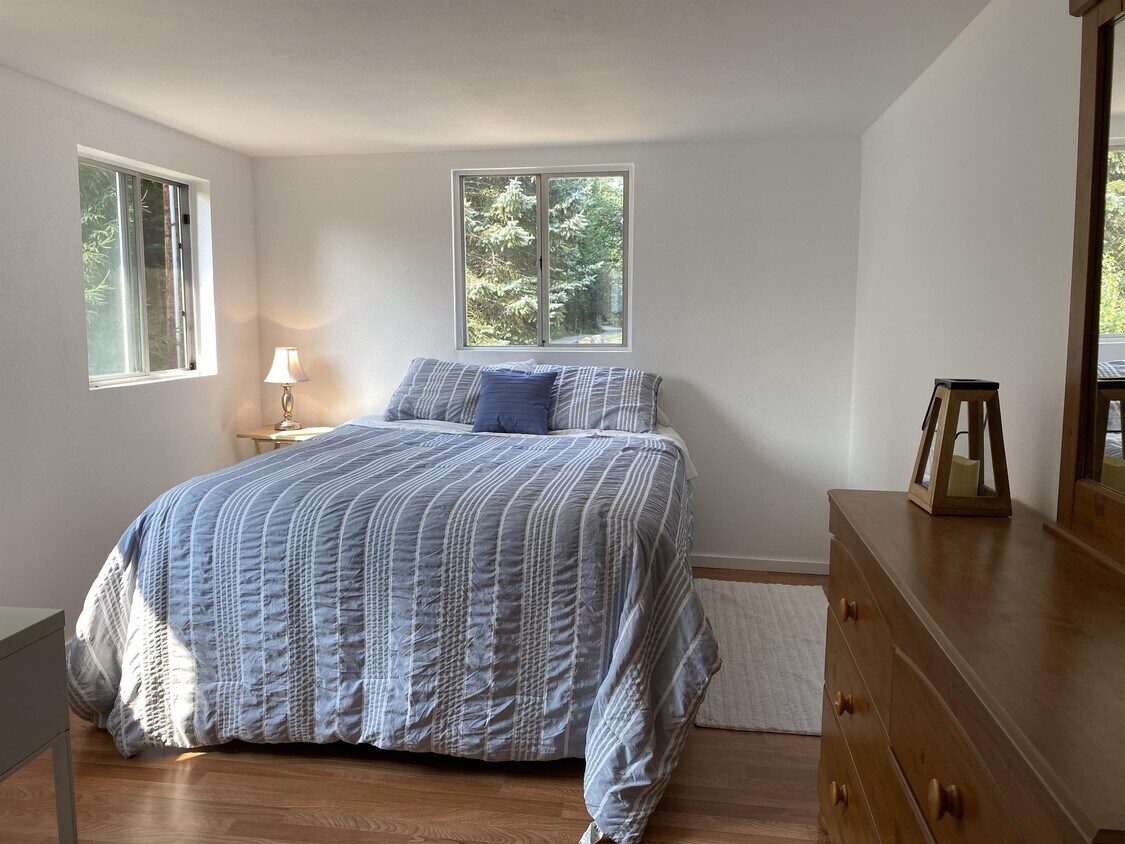 Foto principal - 6040 Reese Hill Rd