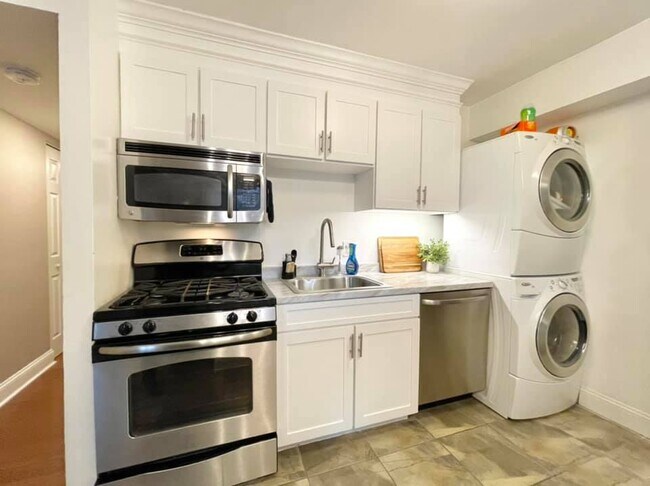 Kitchen - 8427 Greenbelt Rd