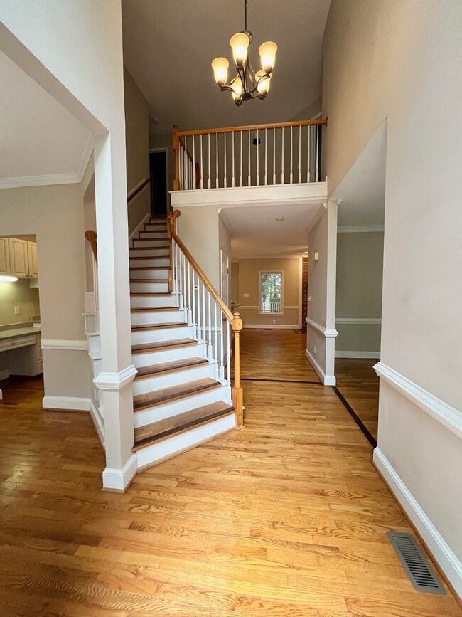 foyer - 8601 Abbotsbury Ct