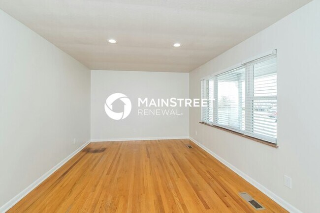 Foto del edificio - 4 Bedroom Pet-Friendly Home in KINGSTON, TN with Main Street Renewal