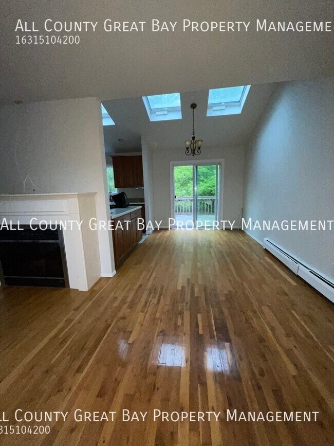 Building Photo - Lovely 5 Bedroom 2.5 Bathroom House with B...