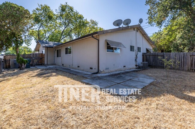 Building Photo - Beautiful Rocklin Duplex