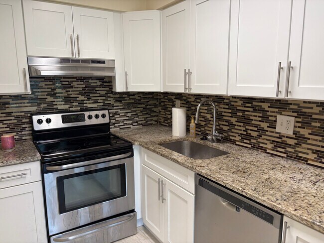 Kitchen - 1115 Thomas Rd