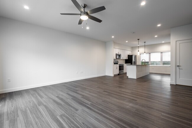 Building Photo - 846 7th St