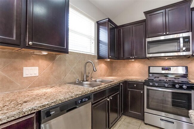 Building Photo - 2530 Montana Blue Dr