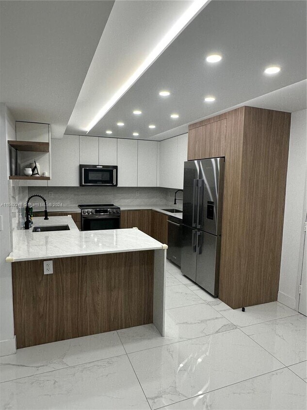 Primary Photo - 9273 Collins Ave