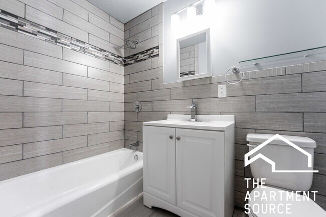 Foto del edificio - 7319 N Rogers Ave