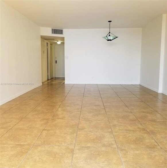 Building Photo - 18151 NE 31st Ct