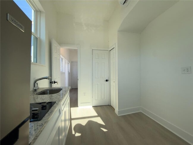Building Photo - 401 E Columbus Dr