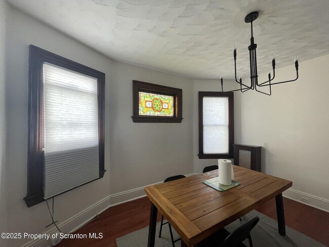Building Photo - 1218 Schlager St