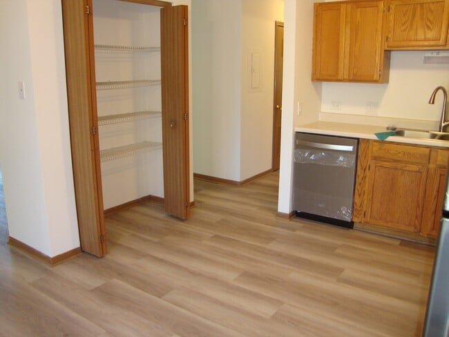 Building Photo - 295 Woodridge Cir