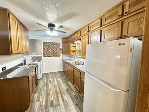 Building Photo - 2810 N Houston Dr