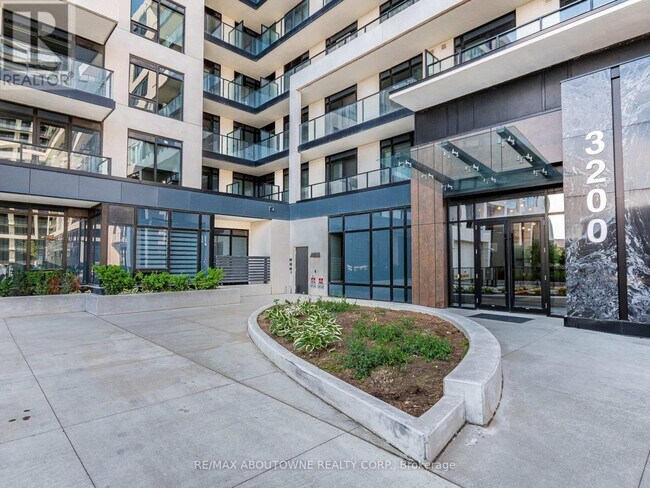 Photo du bâtiment - 3200-3200 William Coltson Ave