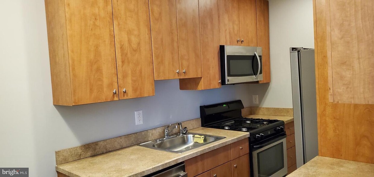 Foto principal - 210 E Maple Ave