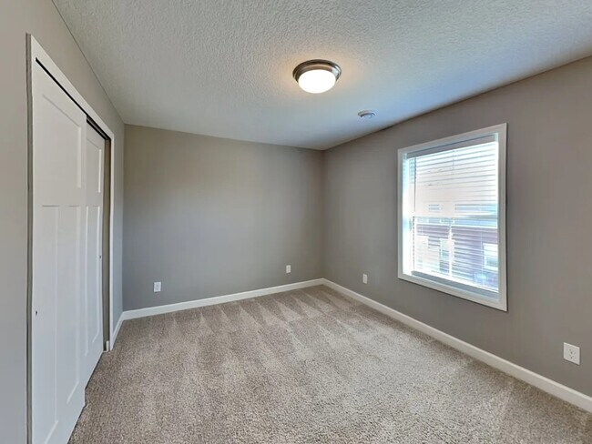 Foto del edificio - 6434 Inspire Cir S