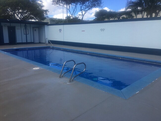Building Photo - Great Townhouse in Aiea at Ridgeway!