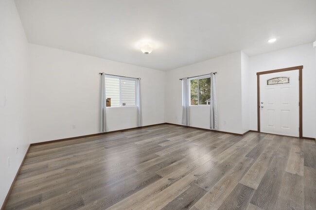 Foto del edificio - MOVE IN READY! 3 bed 2 bath Heat pump with A/C - Tenino School District