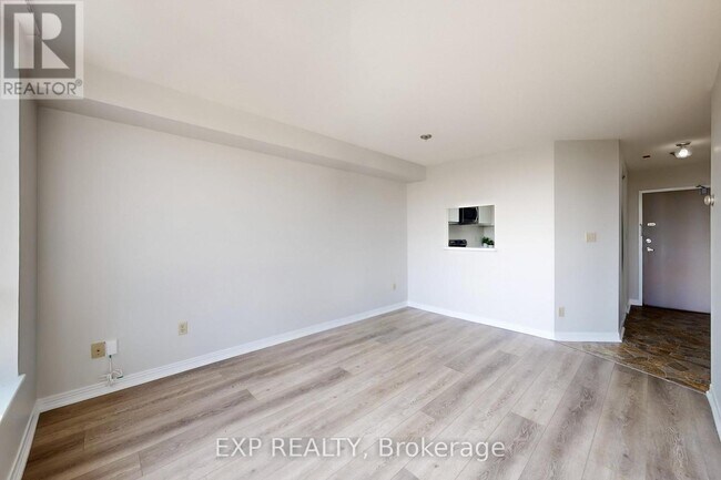 Photo du bâtiment - 711 Rossland Rd E