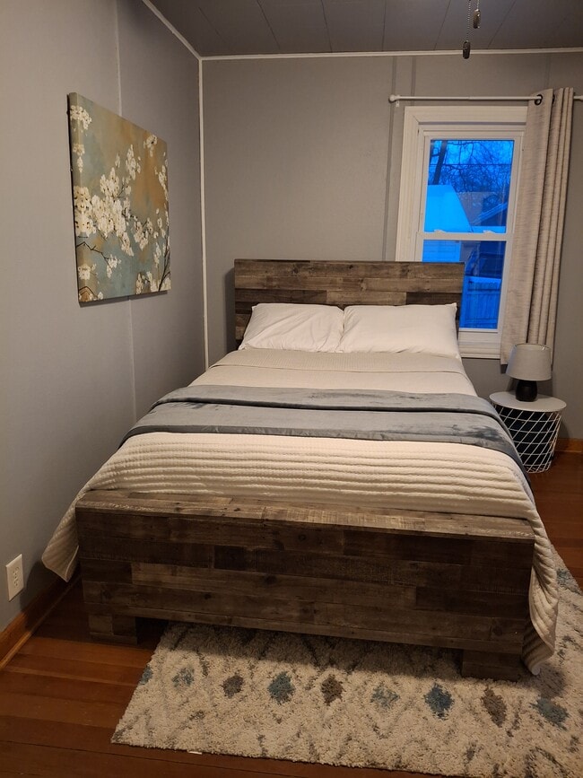 Building Photo - 2012 1st St